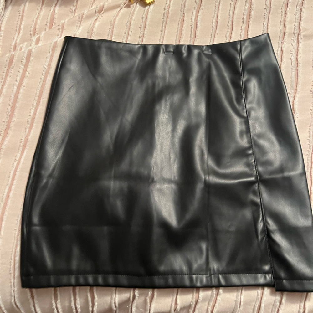 Size Small Faux LeatheR Skirt